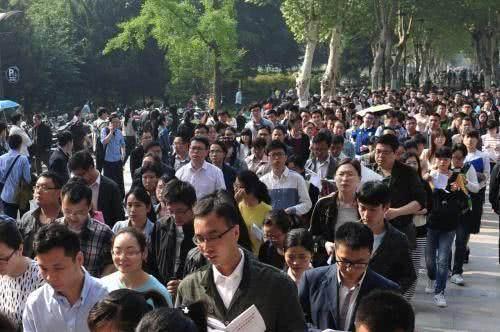 leyu乐鱼大学最令人“后悔”的6个专业毕业纷纷转行网友：学完很迷茫(图2)